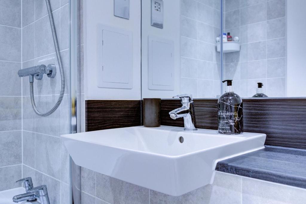 Ferienwohnung Luxury 2 Bed Flat In A New Block In East Acton London Exterior foto